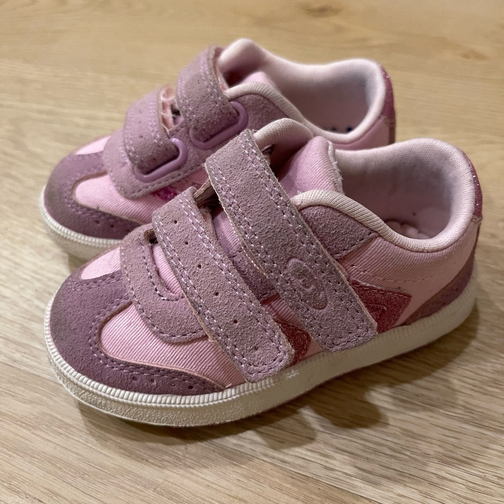 Baby/toddler Dr. Scholls sneakers size 6
